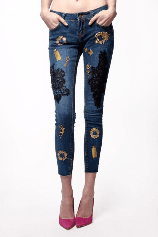 Jeans Color Azul, Aplicaciones De Encaje Negro Y Doradas