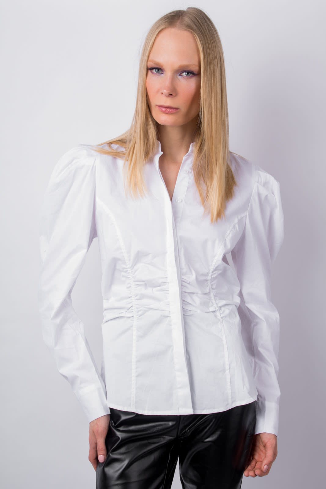 Blusa Blanca Con Mangas Gigot Botones Perla Con Dorado. 100%Polyester.